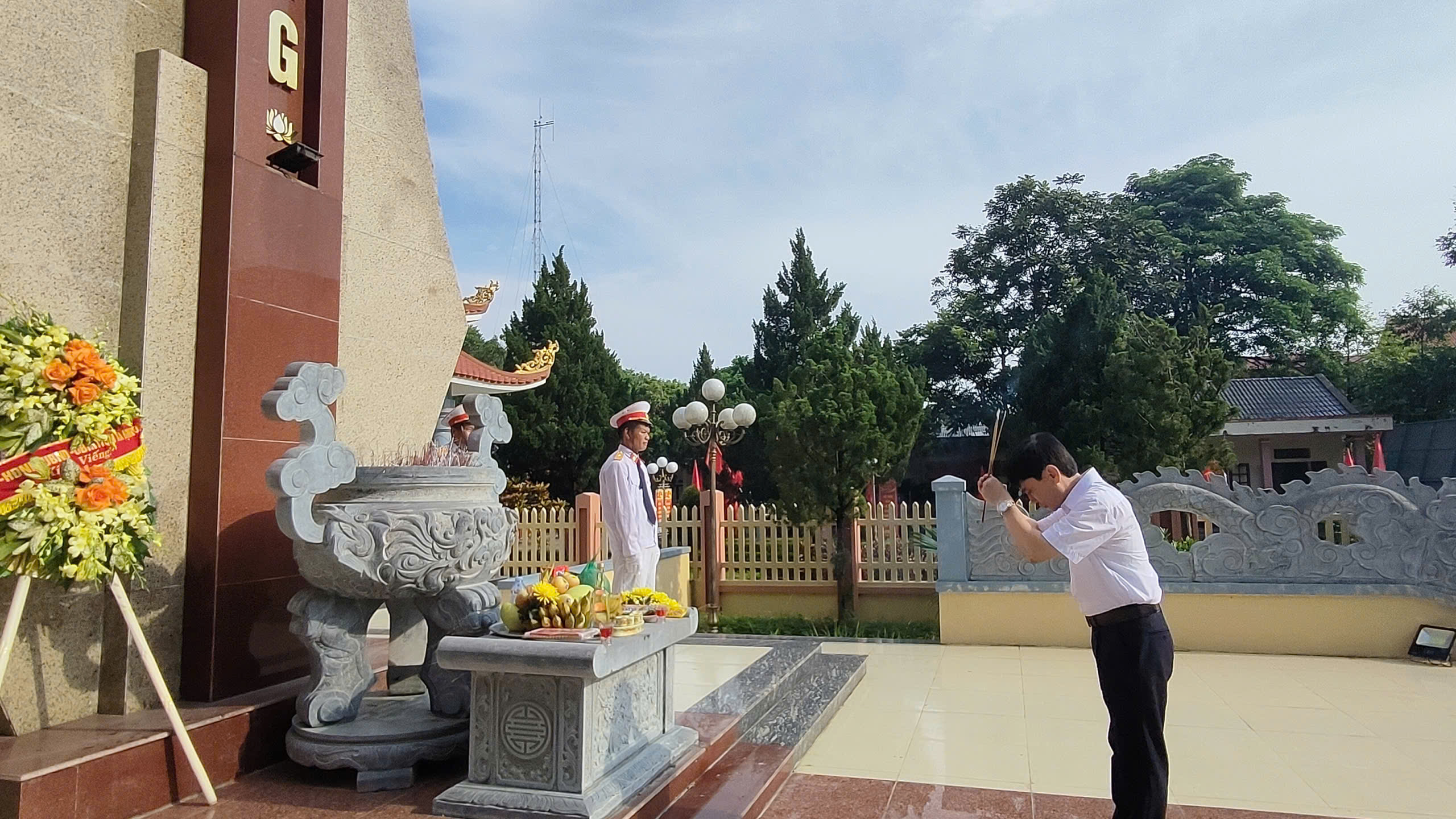 Anh-tin-bai